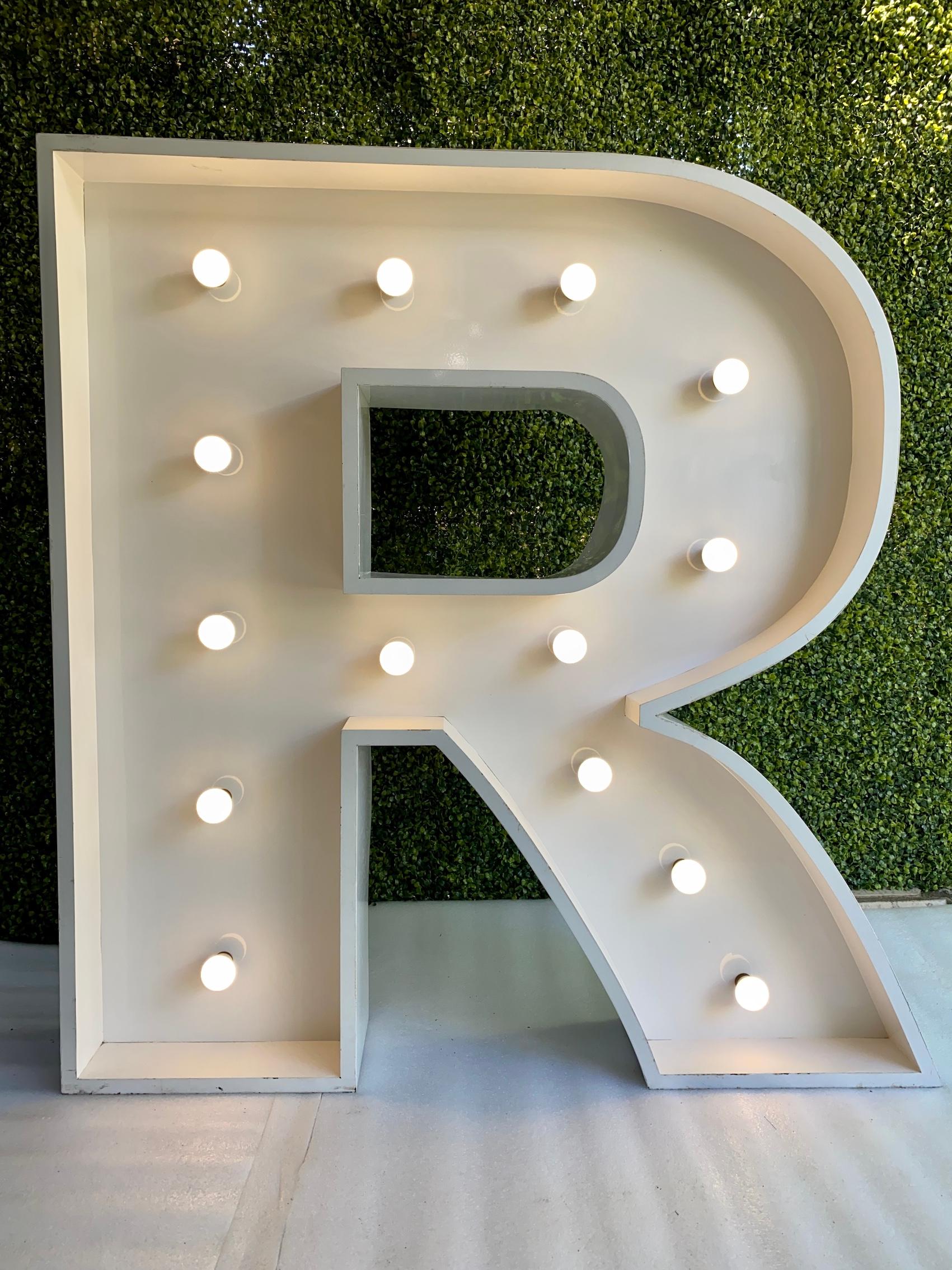 R