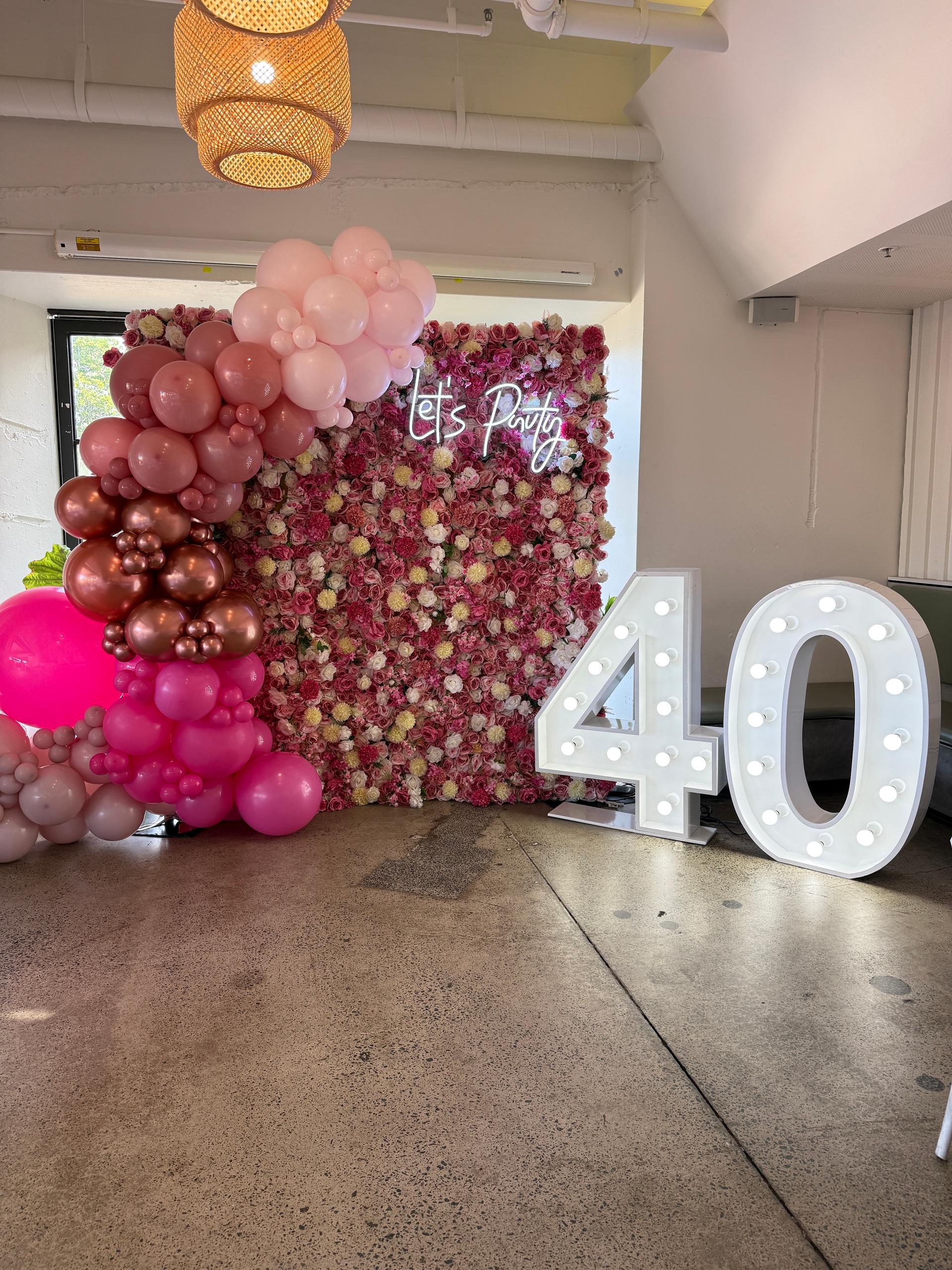 Flower wall neon and light up number package