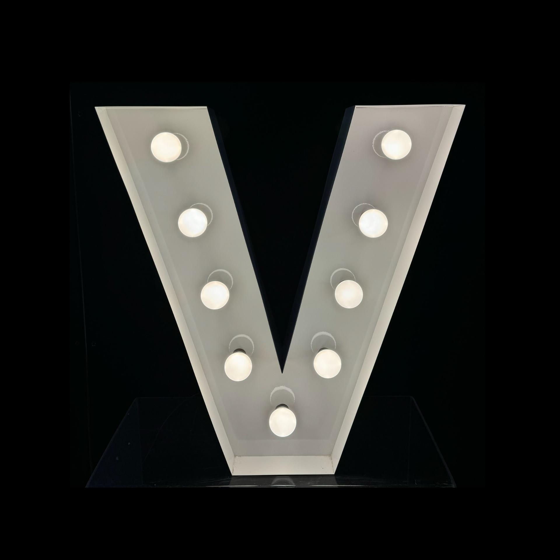 V