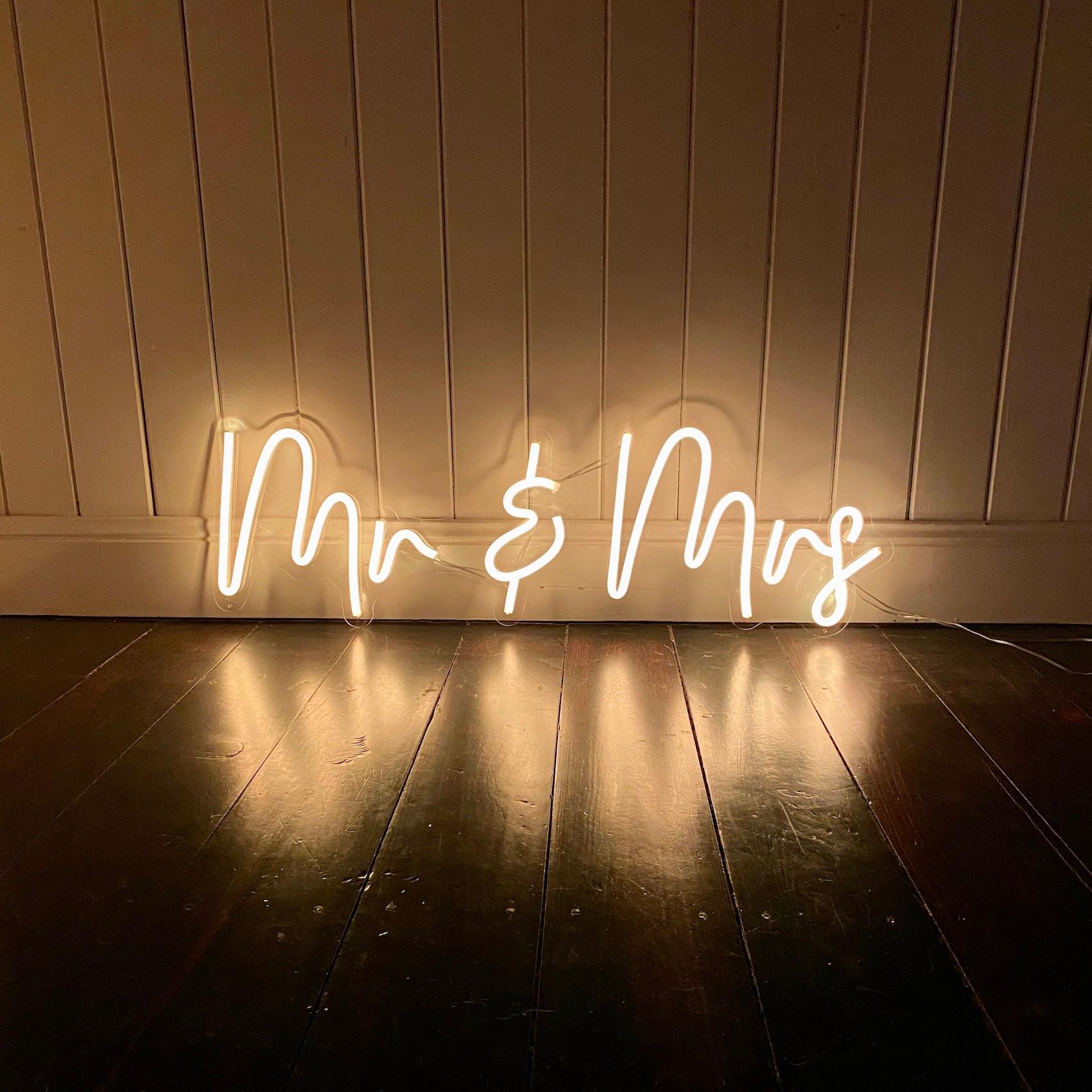 Mr & Mrs neon sign